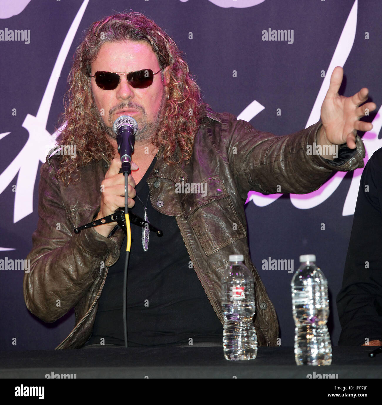 Musician Fher Olvera of the Mexican rock band Maná gets inducted into