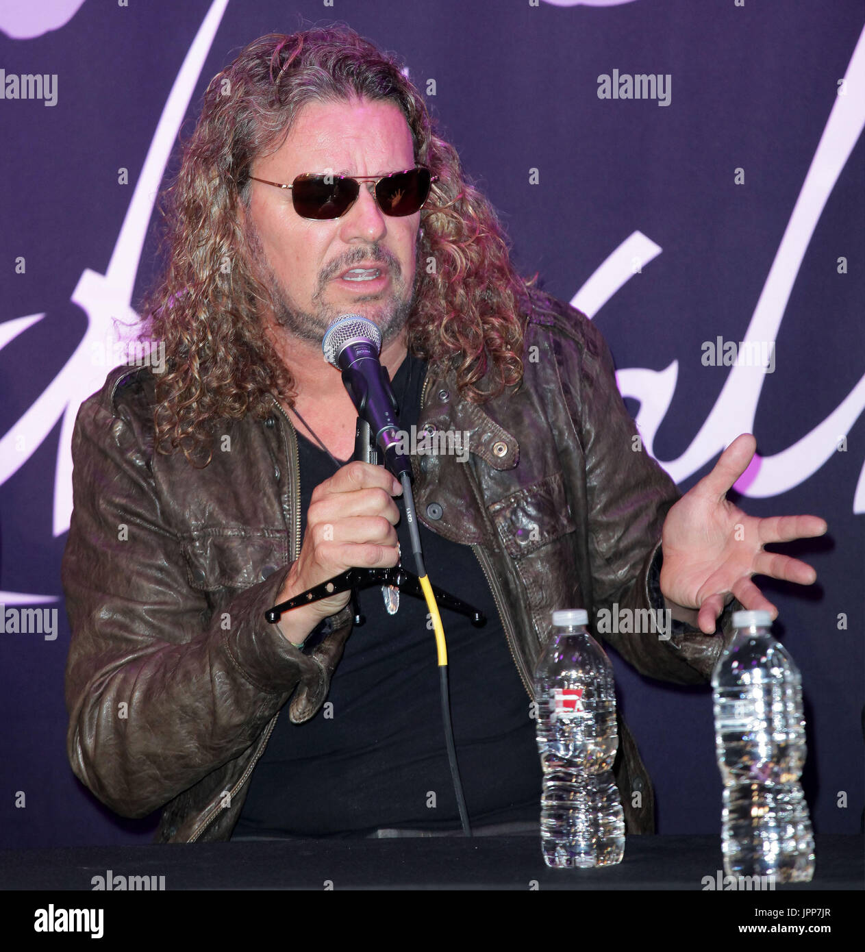 Musician Fher Olvera of the Mexican rock band Maná gets inducted into