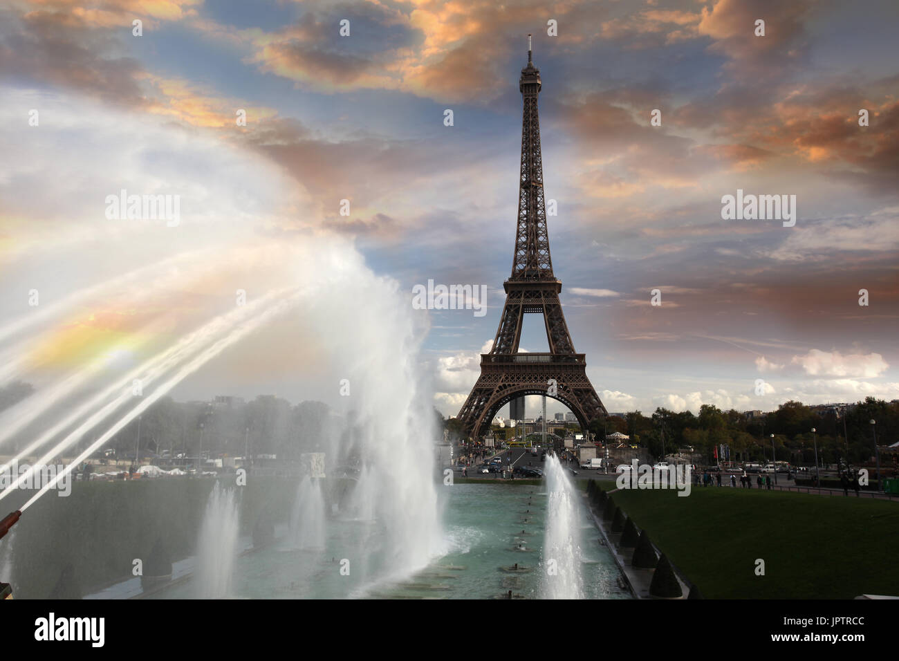 Eiffel Tower with fountains in Paris, France Stock Photo Alamy