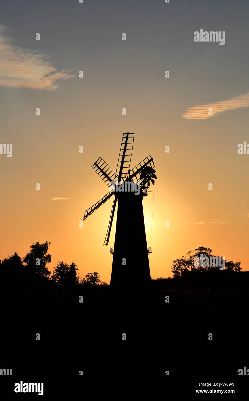 sunset-over-sibsey-trader-windmill-sibsey-village-lincolnshire-county
