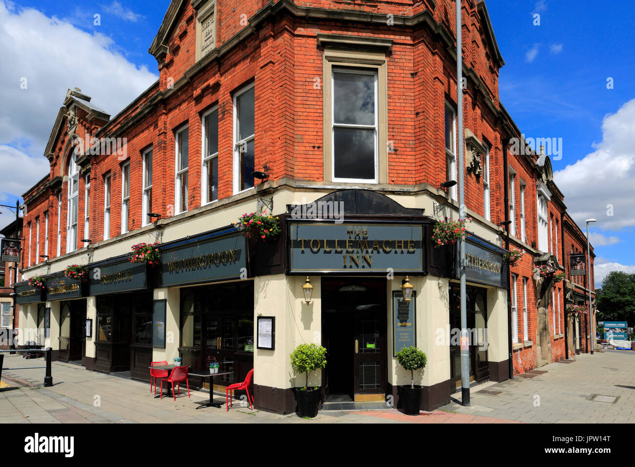 The Tollemache Inn pub, St Peters Hill, Grantham town, Lincolnshire, England, UK Stock Photo