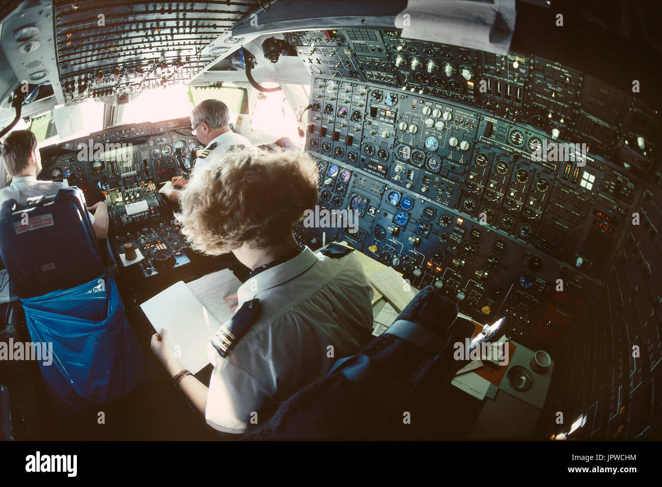 Boeing 747 200 cockpit hi-res stock photography and images Boeing 747 200 cockpit hi-res stock photography and images