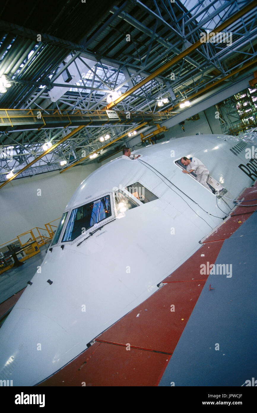 engineers working on a British Airways Boeing 747-400 in a maintenance hangar Stock Photo