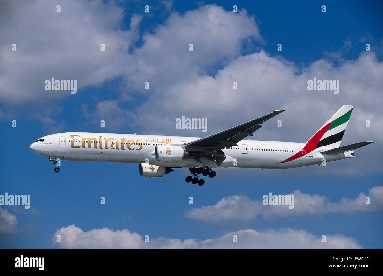 Emirates Airlines Boeing 777-300 on final-approach Stock Photo