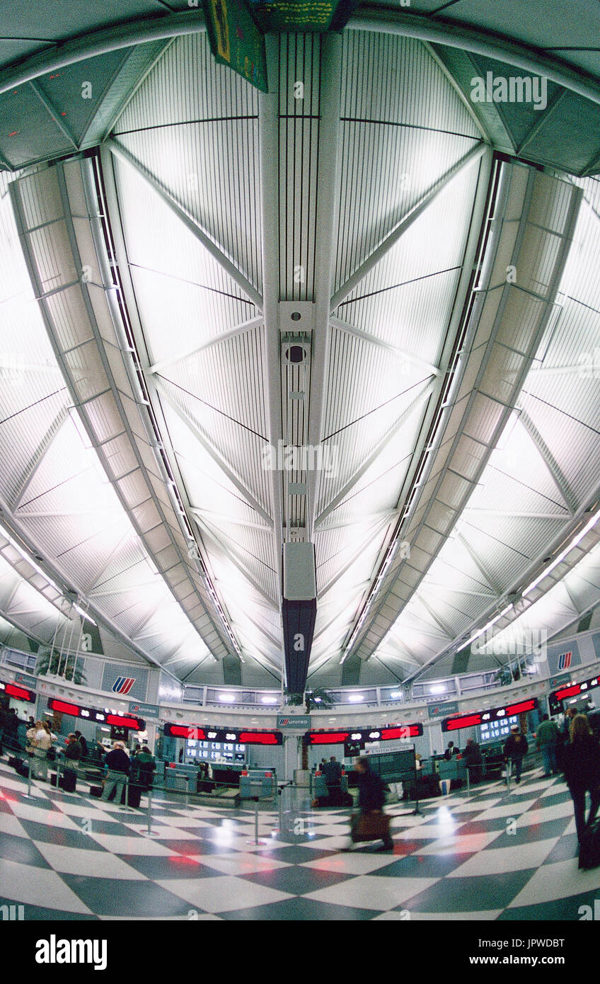 ceiling structure and Terminal1 United Airlines check-in desks Stock Photo
