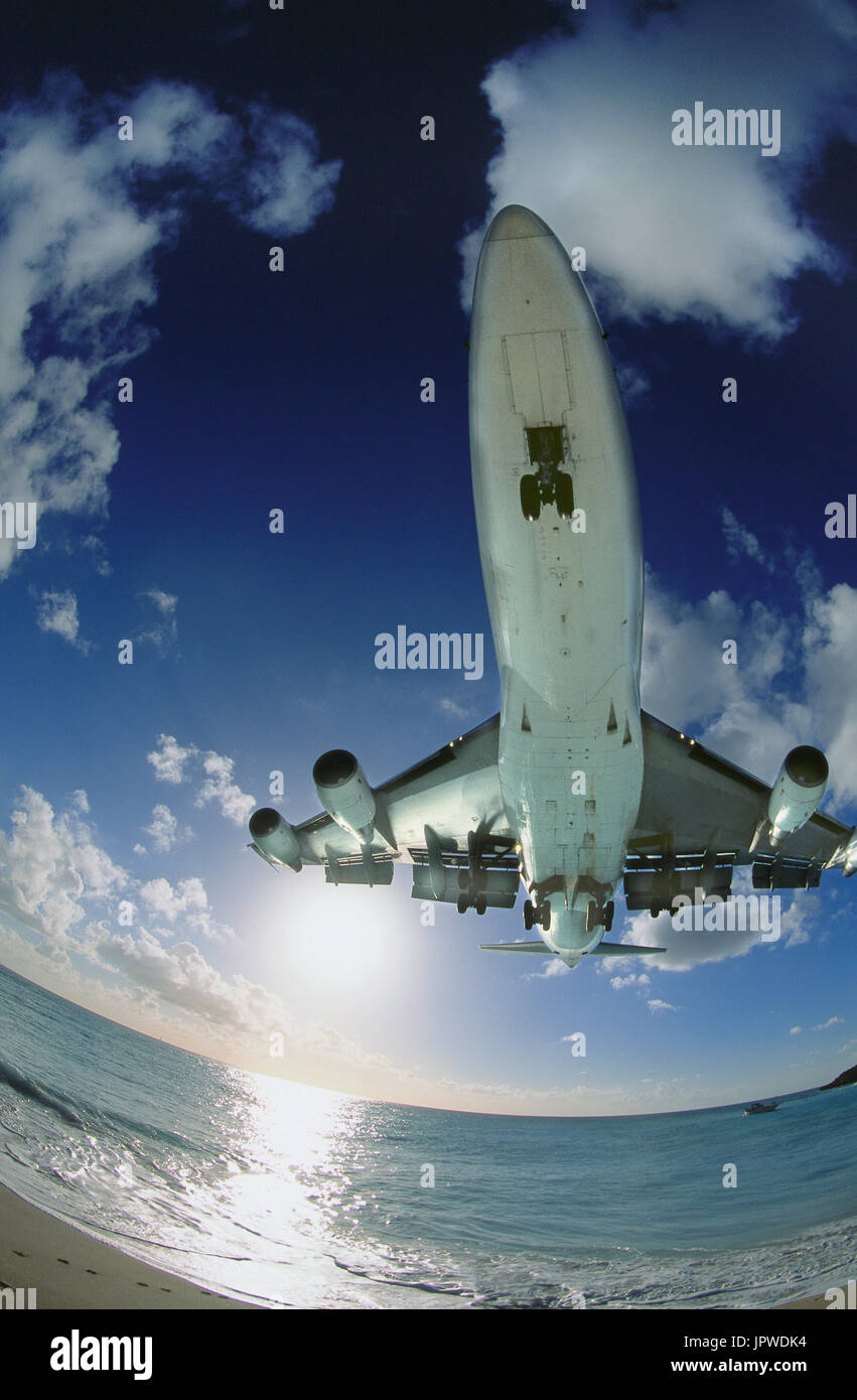 Air France Boeing 747-300 on very low final-approach landing over Maho Beach Stock Photo