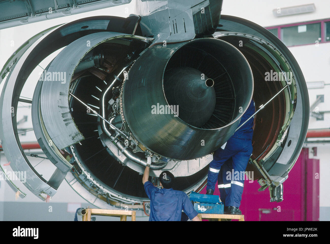 engineers working on engine maintenance with all engine-cowlings opened on a Boeing 747-400 Stock Photo