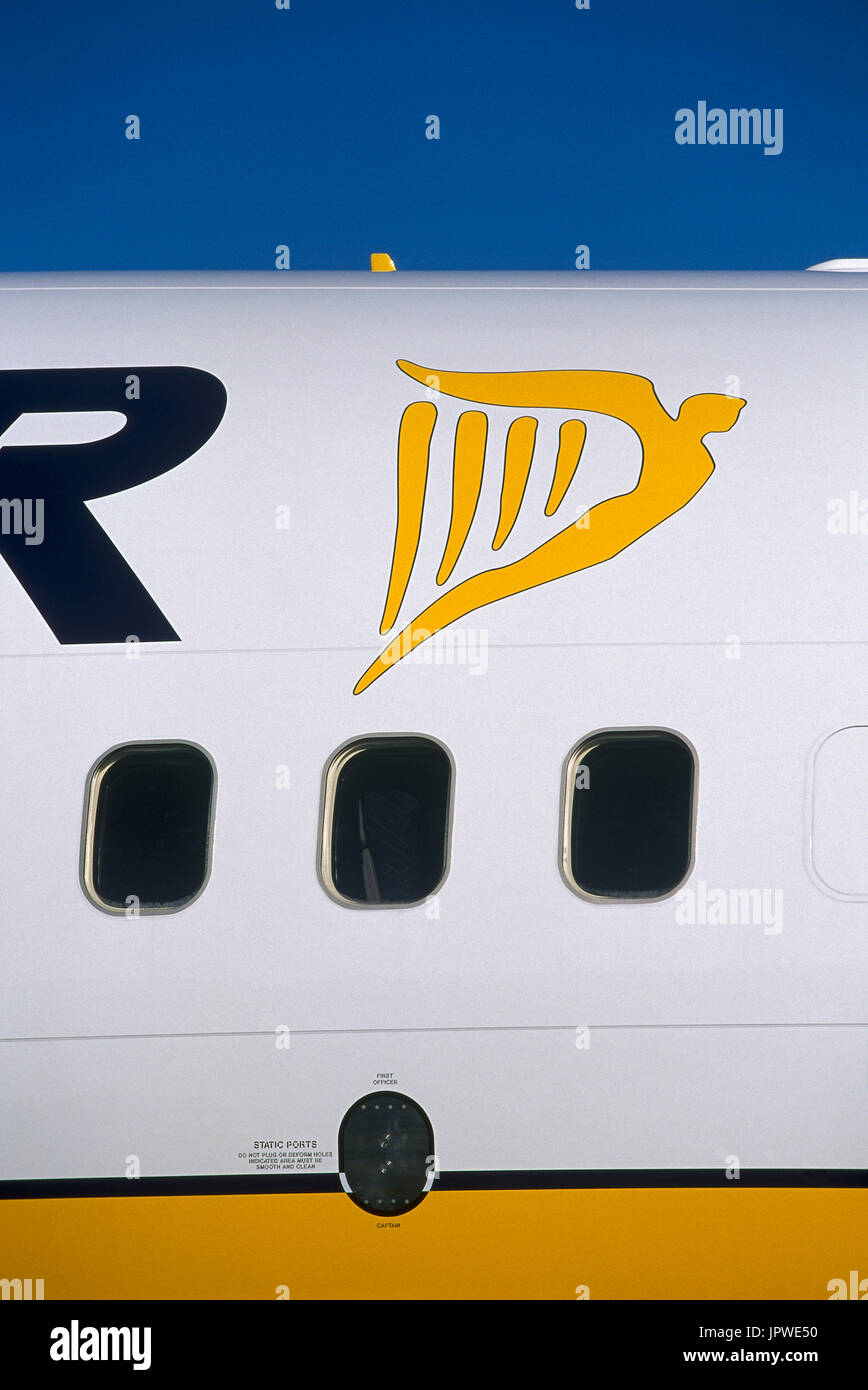 windows, static pressure source and Ryanair logo on the fuselage of a Boeing 737-800 Stock Photo