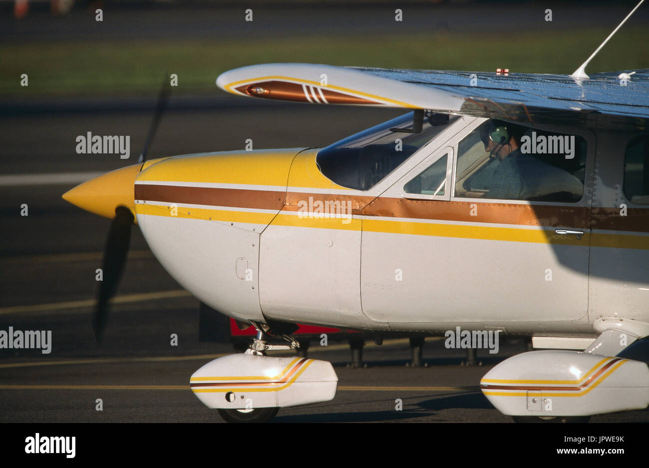 Cessna 177 Cardinal taxiing with undercarriage wheel spats Stock Photo