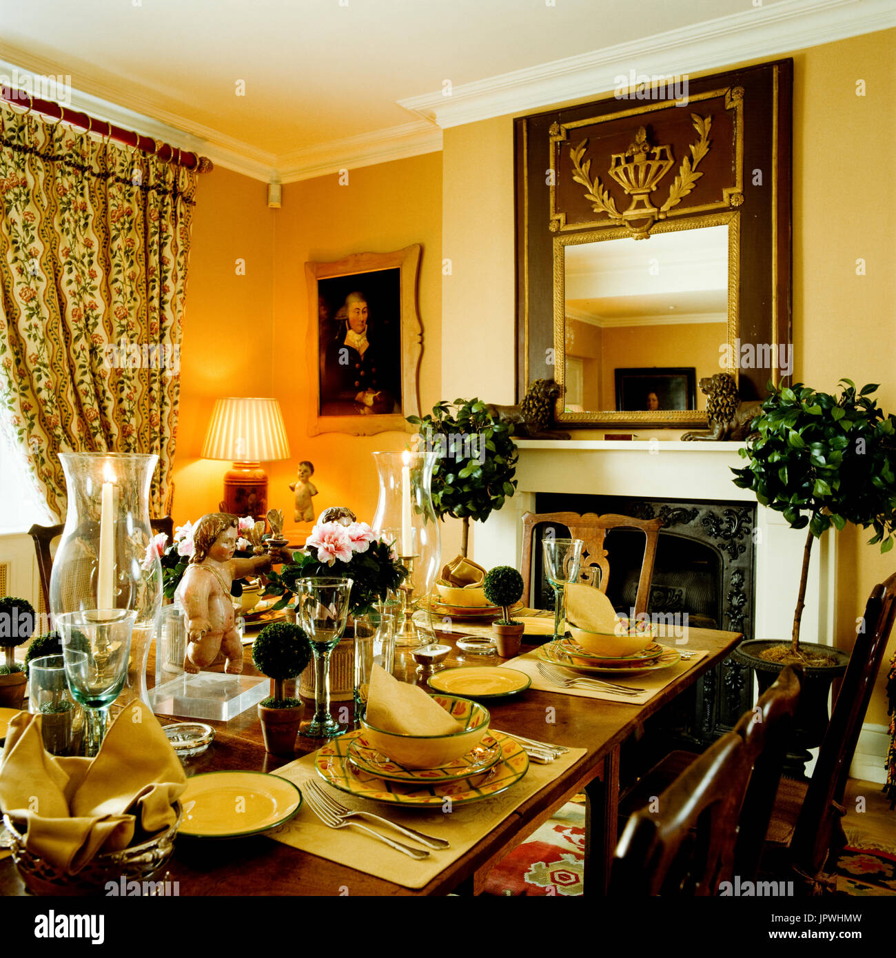 country-style-dining-room-stock-photo-alamy