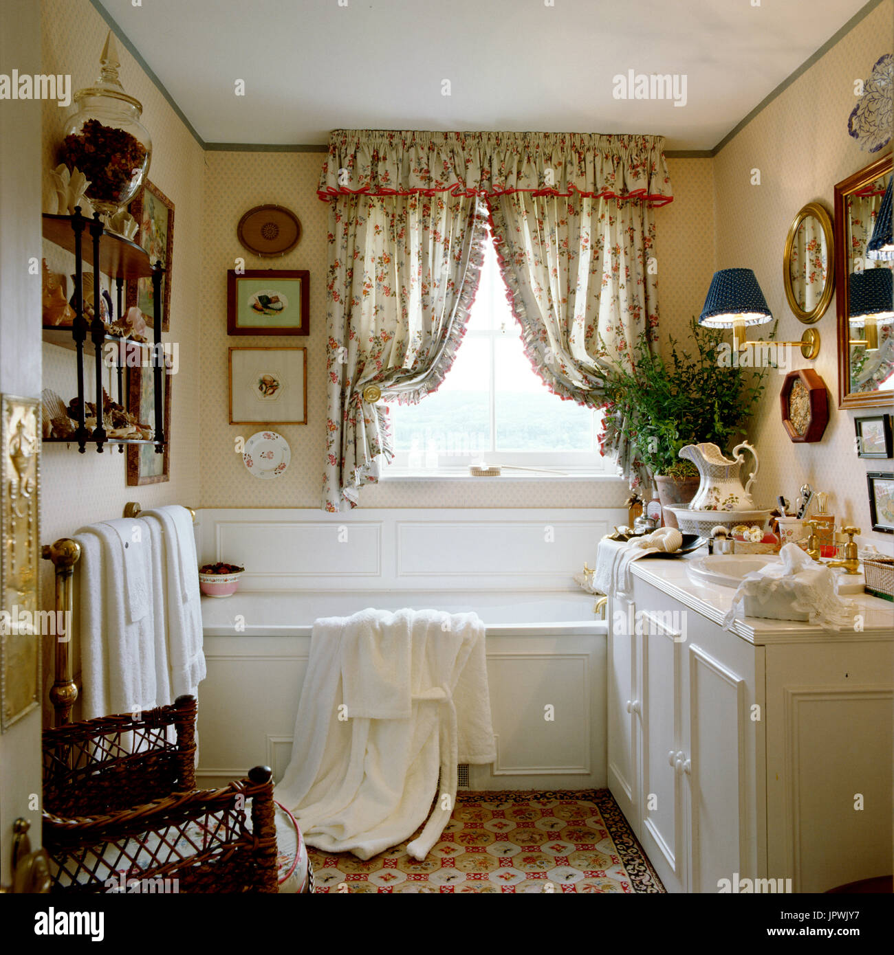 Victorian bathroom Stock Photo 151769051 Alamy