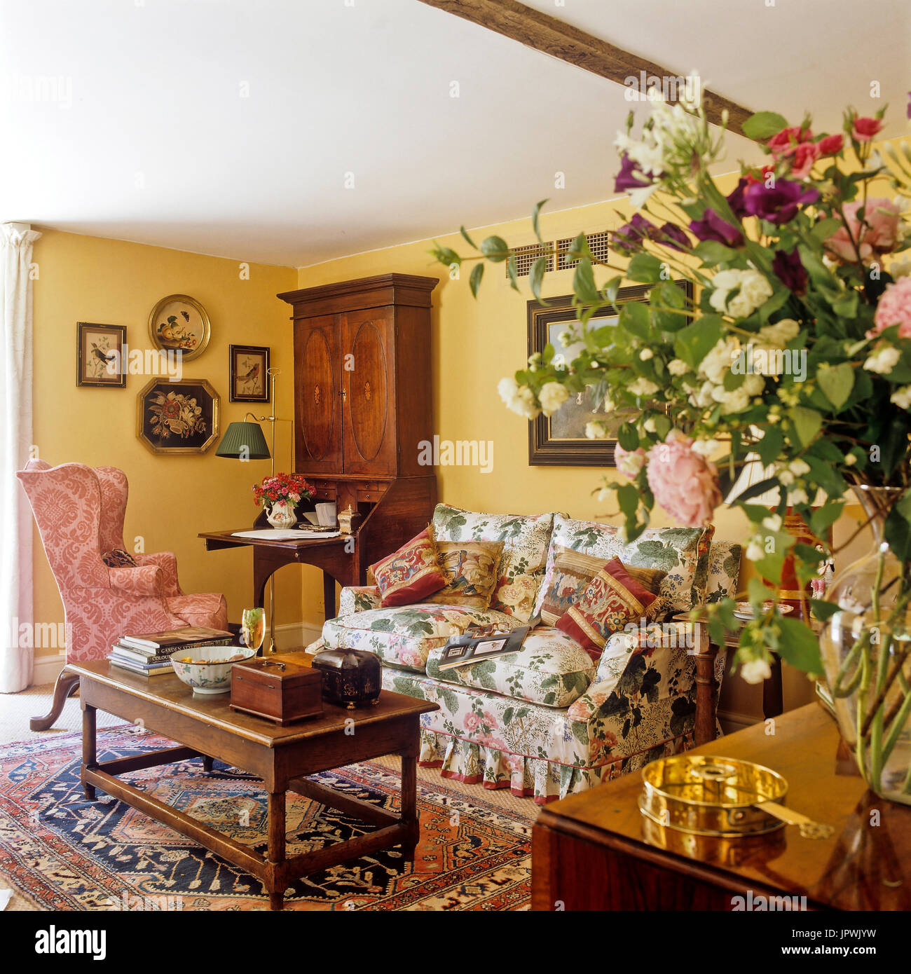 Floral living room Stock Photo Alamy