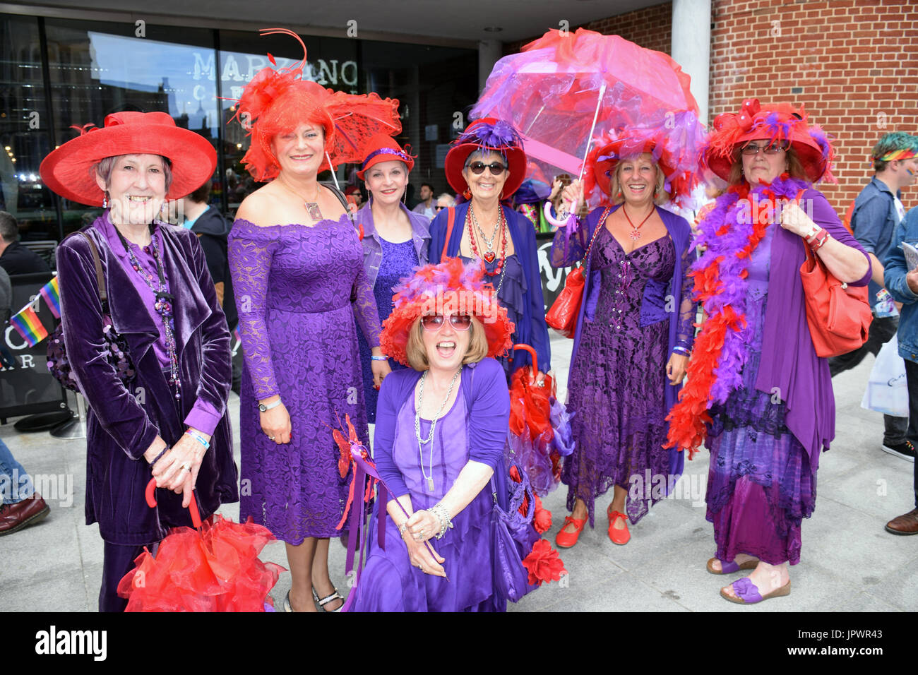 Red hat society women hi-res stock photography and images - Alamy