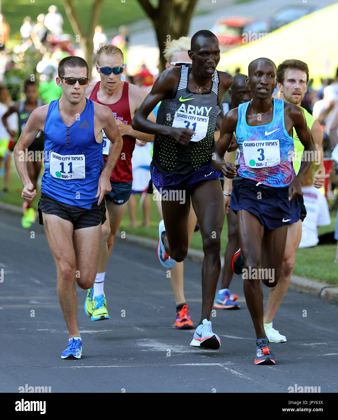 Davenport, Iowa, USA. 28th July, 2017. The lead pack sticks close to each other as they run up Kirkwood Blvd., Friday, July 28, 2017, during the 43rd annual Quad-City Times Bix 7. Credit: John Schultz/Quad-City Times/ZUMA Wire/Alamy Live News Stock Photo