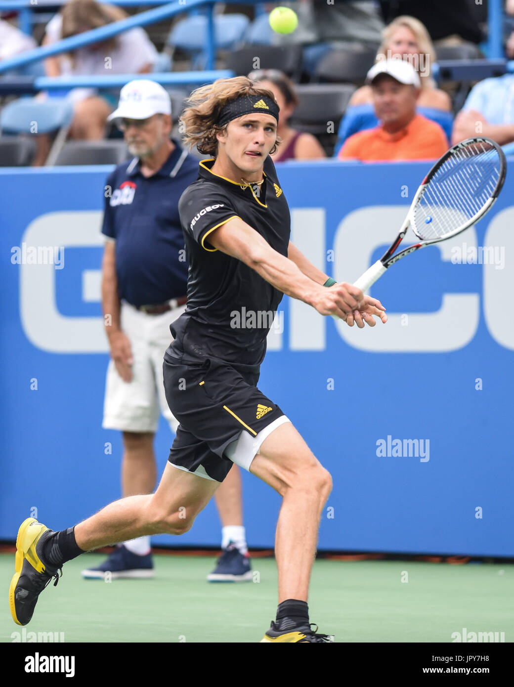 washington-d-c-usa-2nd-aug-2017-alexander-zverev-hits-a-backhand
