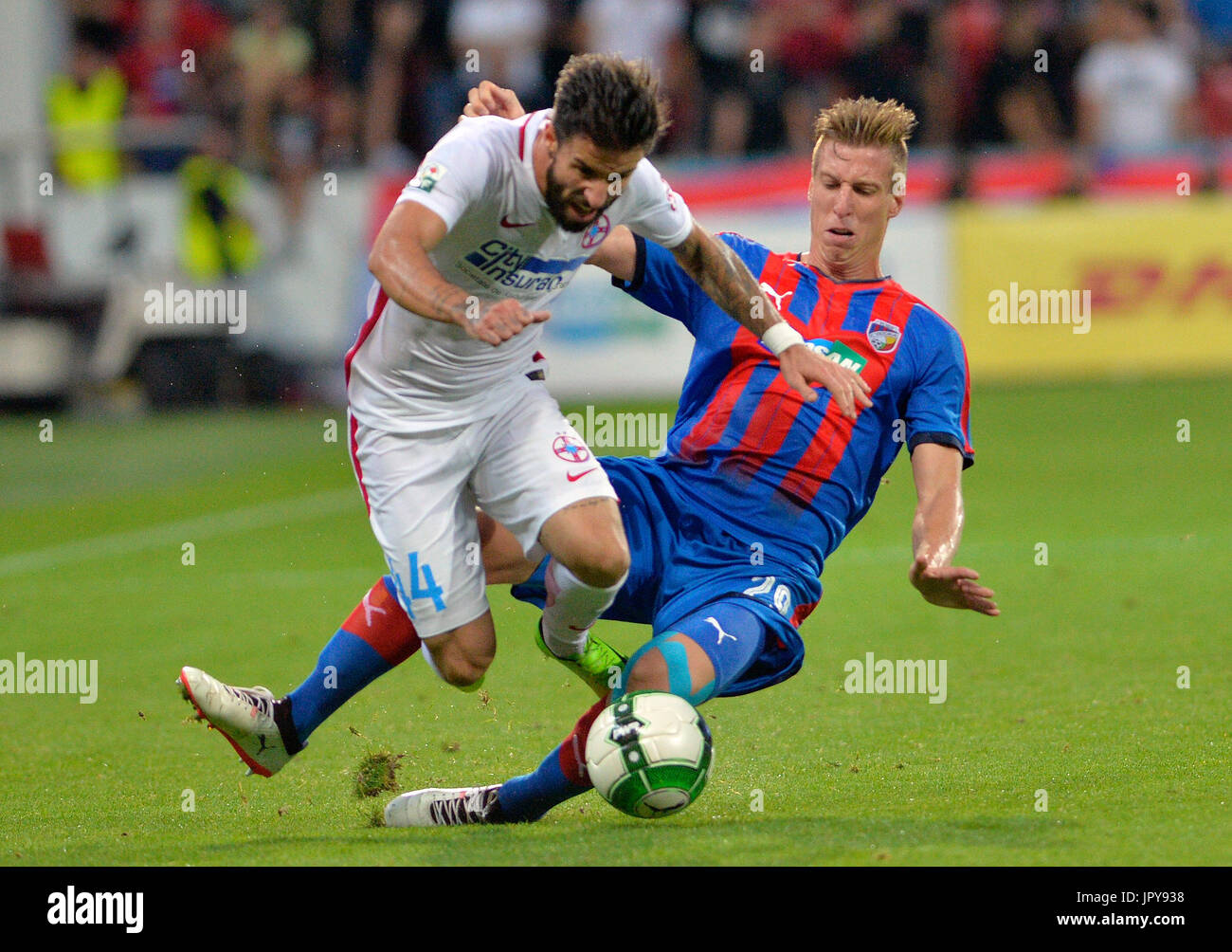 Lisbon, Portugal. 15th Aug, 2017. Steauas forward from Romania Denis Alibec  (7) in action during the game Sporting CP v FC Steaua Bucuresti Credit:  Alexandre Sousa/Alamy Live News Stock Photo - Alamy