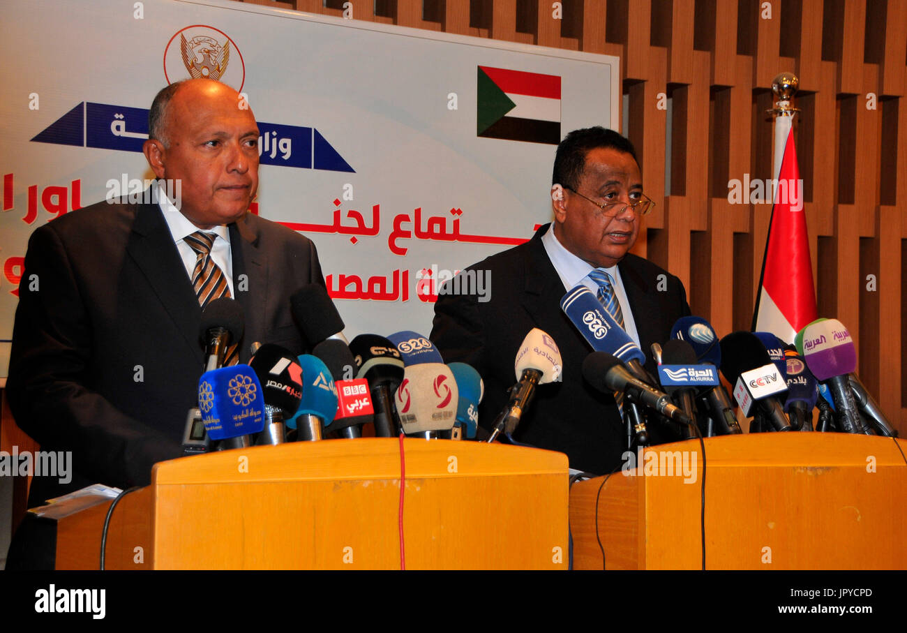 (170803) -- KHARTOUM, Aug. 3, 2017 (Xinhua) -- Sudan's Foreign Minister Ibrahim Ghandour (R) and his Egyptian counterpart Sameh Shoukry attend a press conference for meetings of the joint political consultation committee between Sudan and Egypt in Khartoum, capital of Sudan, Aug. 3, 2017. Sudan and Egypt on Thursday reiterated commitment to enhancing cooperation and overcoming any barriers obstructing their historical ties. (Xinhua/Mohamed Babkir) Stock Photo