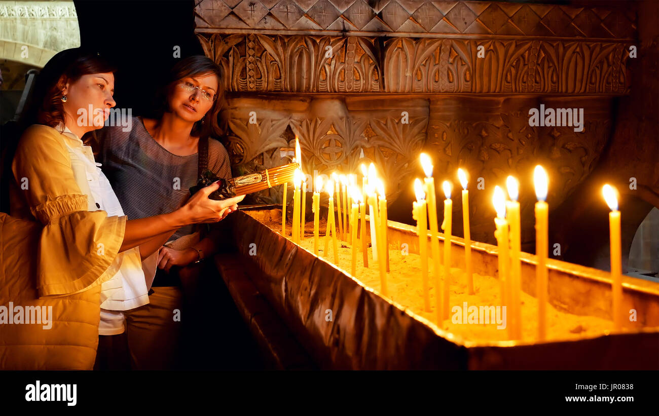 Prayers lighting candles in Holy Sepulcher Church Stock Photo Alamy