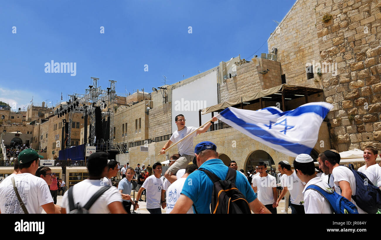 Dancing jews wailing wall hi-res stock photography and images - Alamy