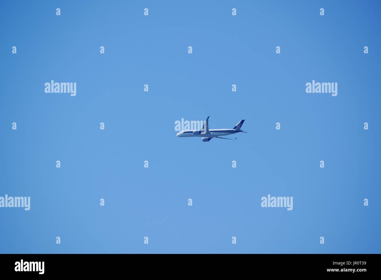 Plane flying overhead Stock Photo Alamy
