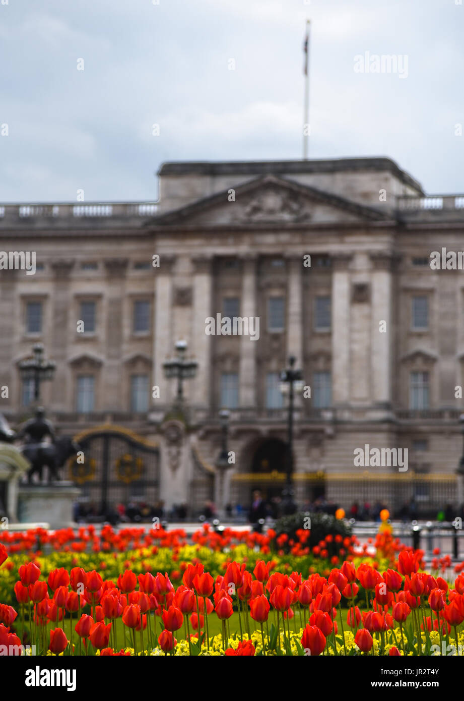 Flowers in front of Buckingham Palace Stock Photo