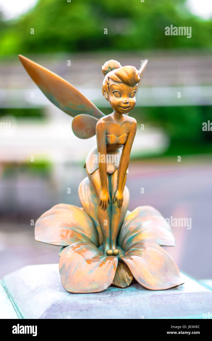 Tinkerbell statue hi-res stock photography and images - Alamy