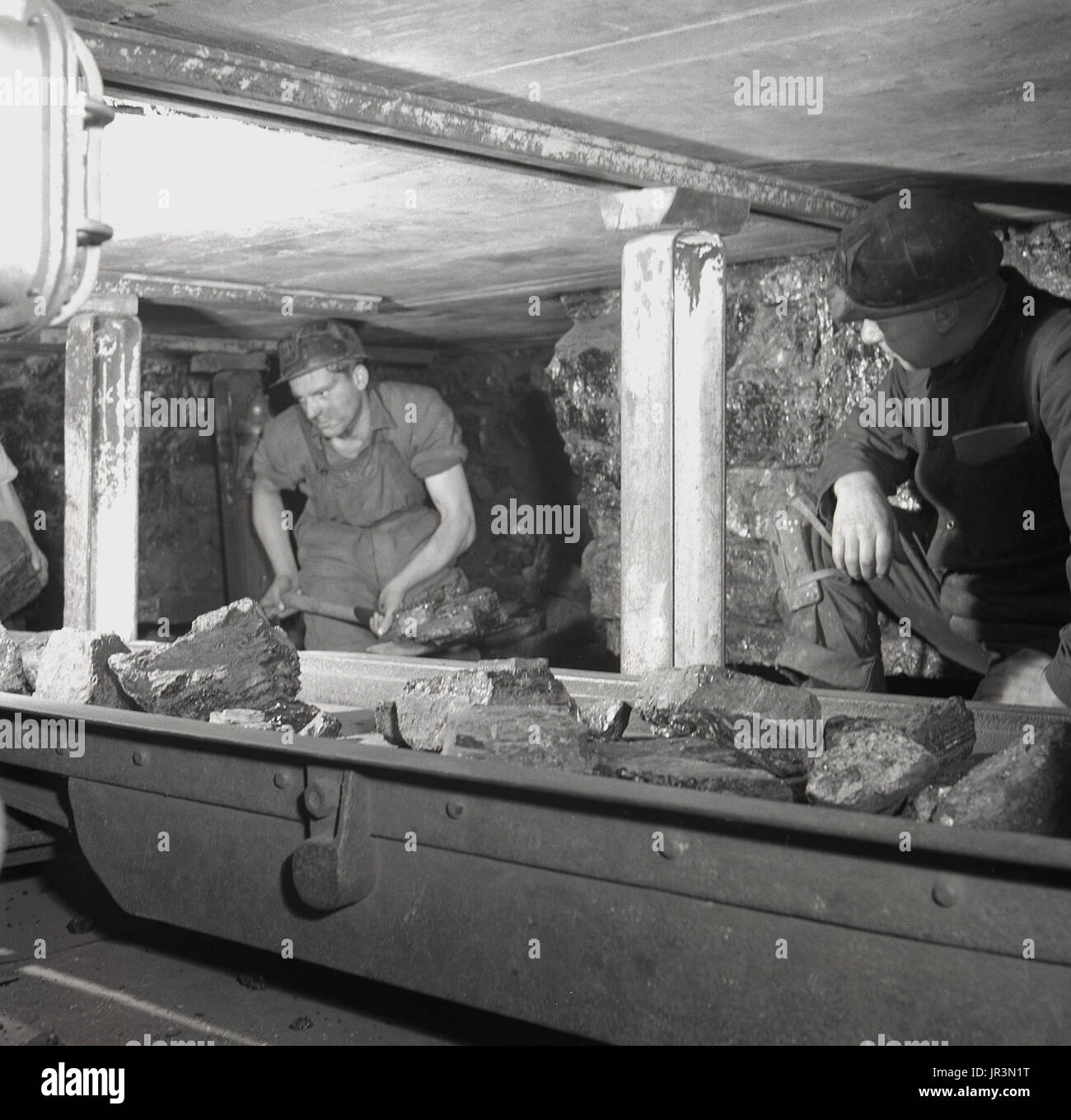 Coal mining 1940s hires stock photography and images Alamy
