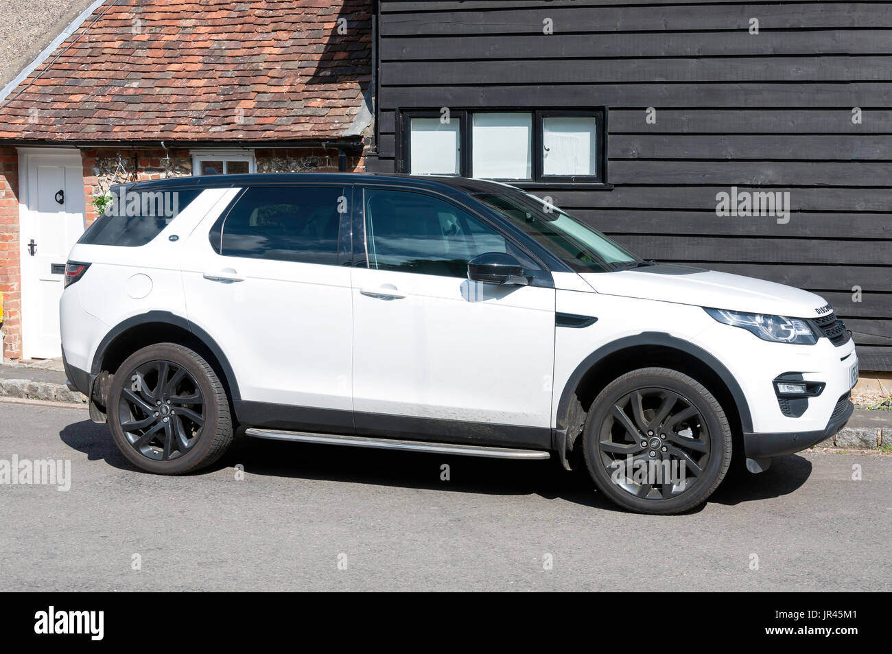 White Range Rover Discovery Sport vehicle, Highmore Cottages, Little Missenden, Buckinghamshire, England, United Kingdom Stock Photo
