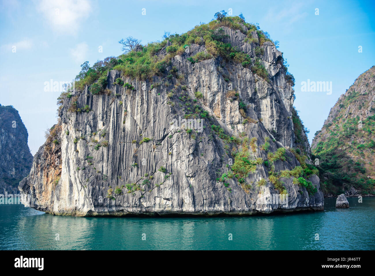 A Vietnamese Note of Two Hundred Thousand Shot Against the Limestone in Ha  Long Bay that is Printed in the Note Stock Photo - Image of halong, market:  123649000