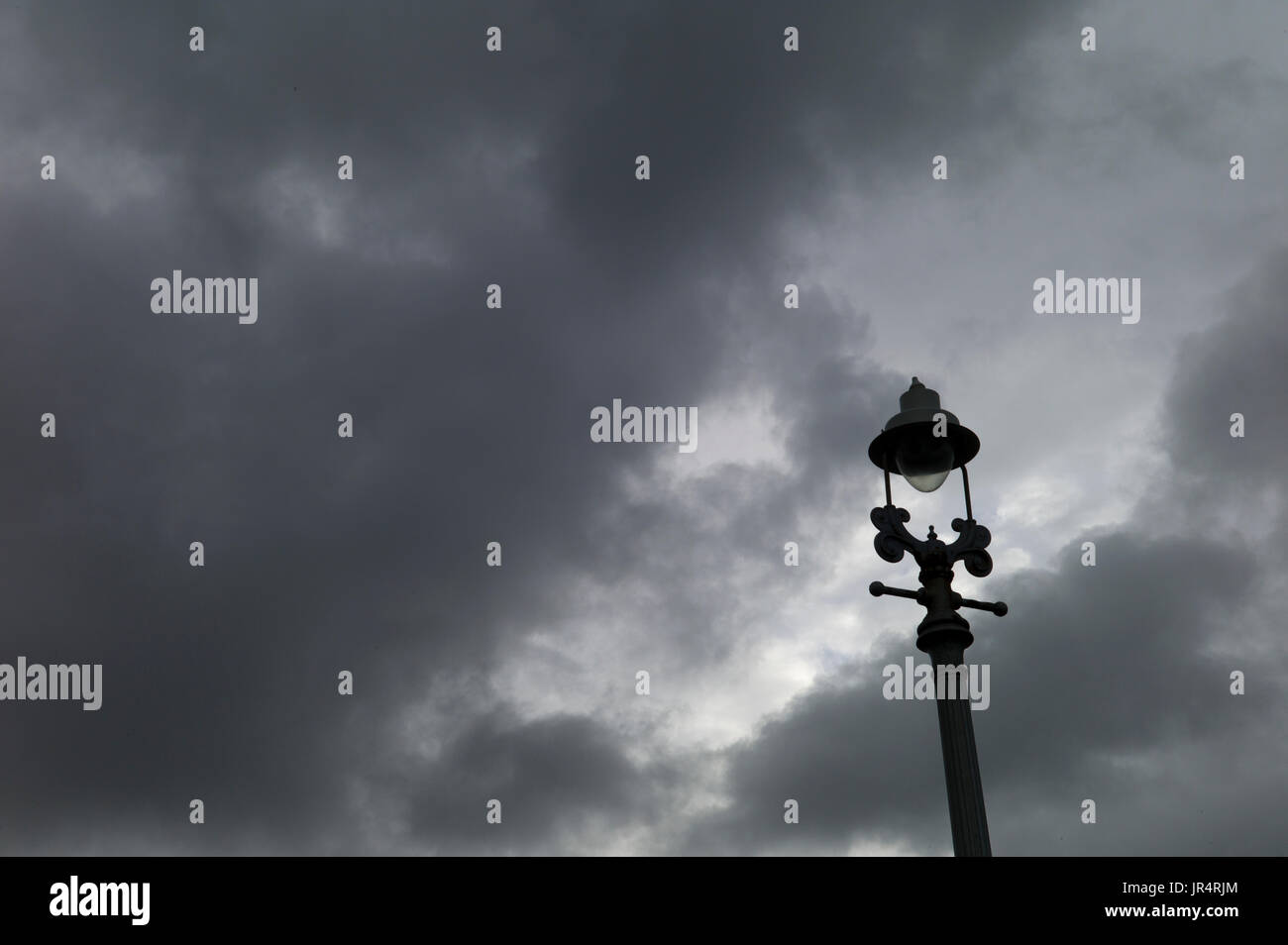 Lamp post silhouette hi-res stock photography and images - Alamy