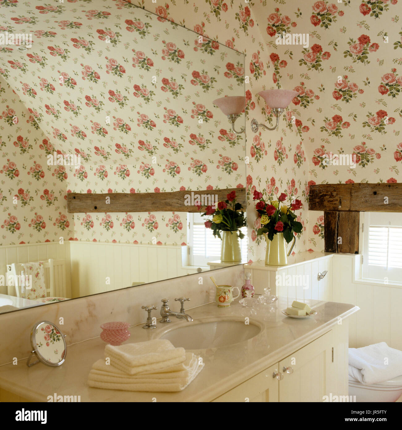 Feminine wallpaper in bathroom Stock Photo - Alamy