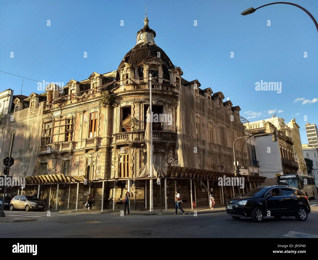 Rio de Janeiro, Brazil, August 02, 2017: A historic building owned by the Federal  University of Rio de Janeiro (UFRJ) is in danger of collapsing after Stock  Photo - Alamy
