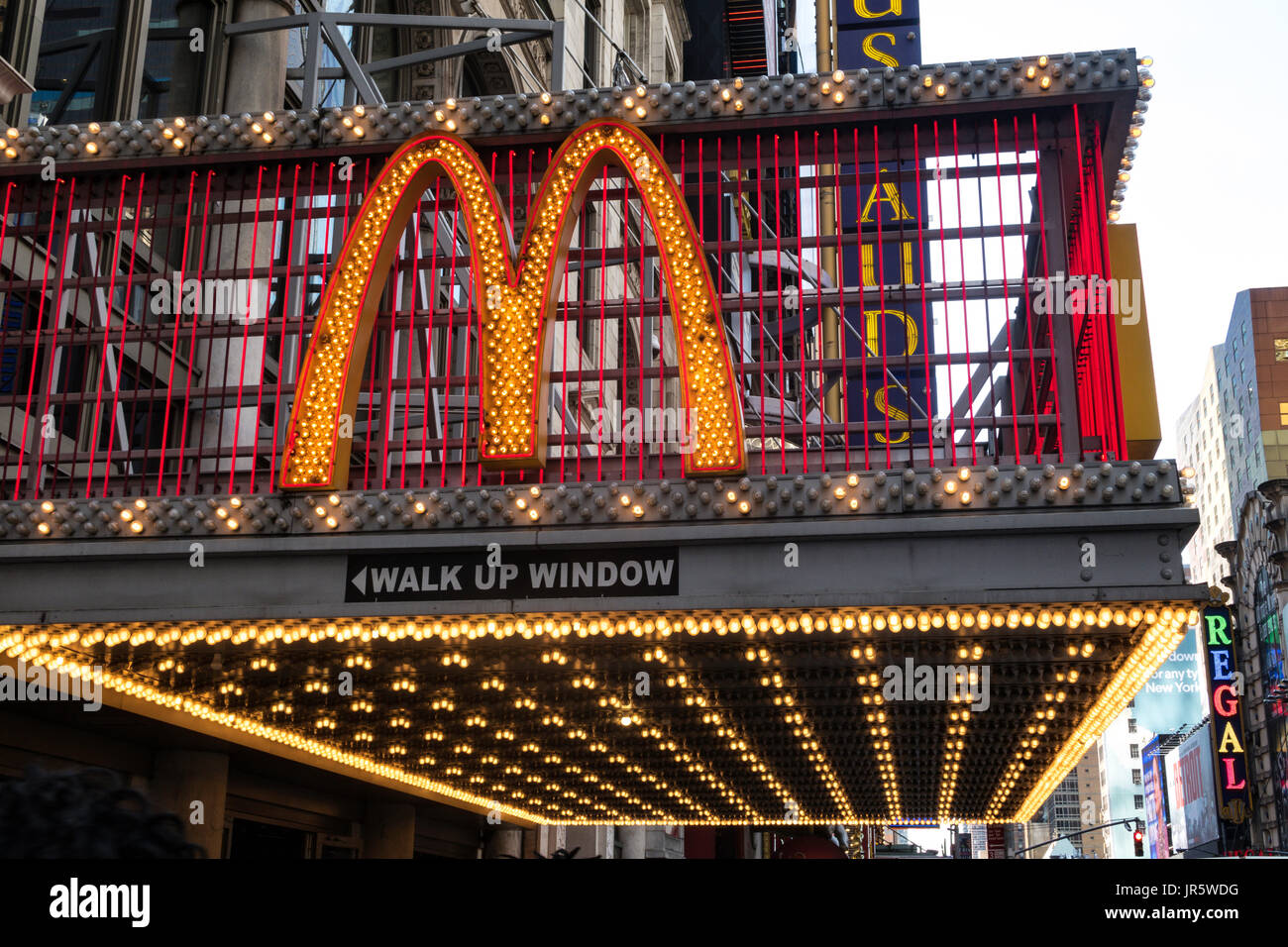 Mcdonald's Restaurant Exterior Stock Photos & Mcdonald's Restaurant ...