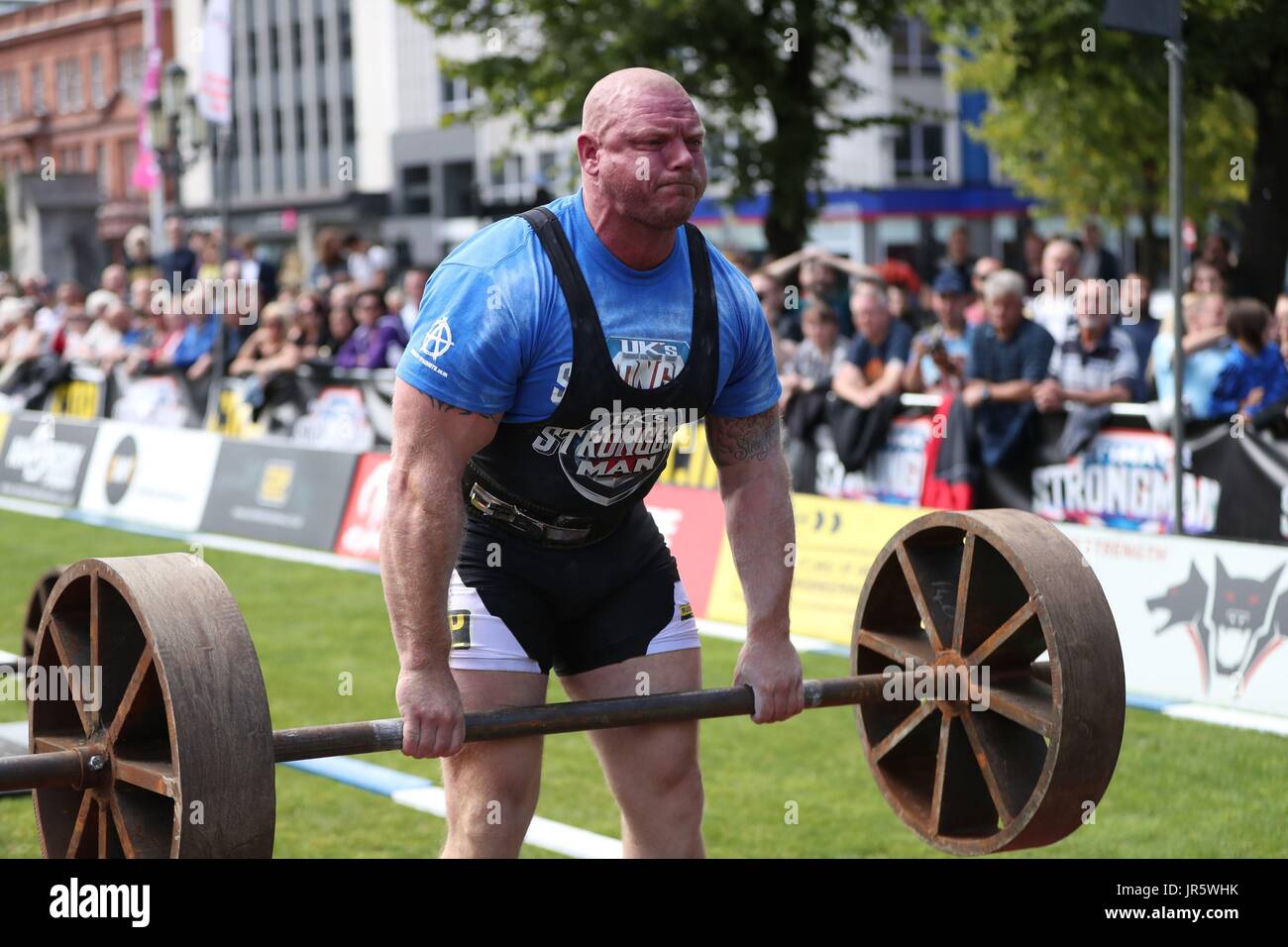 England's Mark Snape competes in the Axel Dead lift during the UK Strongest Man 2017 heats at Belfast City Hall, Belfast. Stock Photo