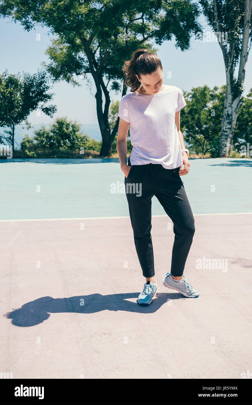 Slender woman hi-res stock photography and images - Alamy