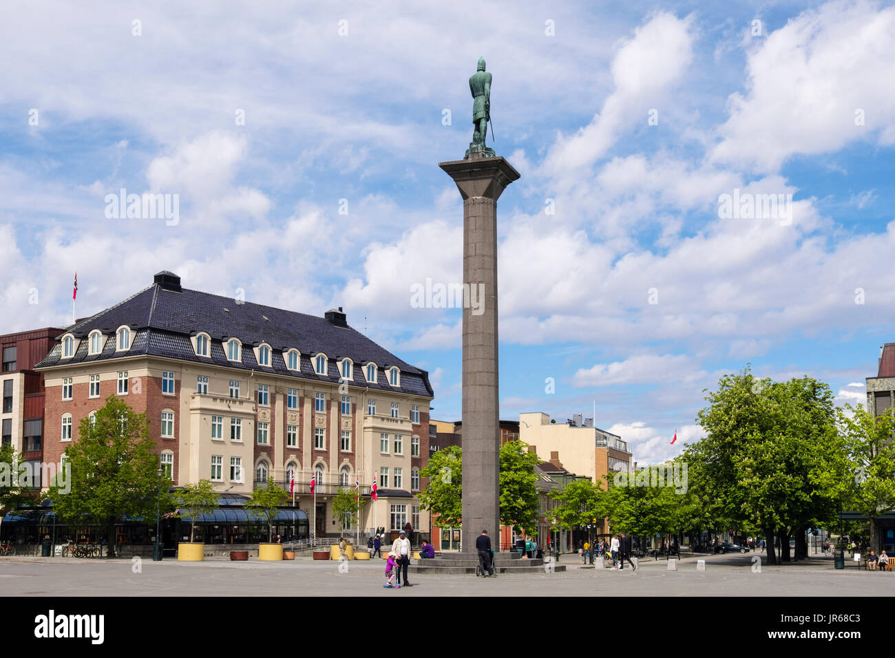 Olav Tryggvason monument column in Torvet (Market Square), Trondheim, Sør-Trøndelag, Norway, Scandinavia Stock Photo