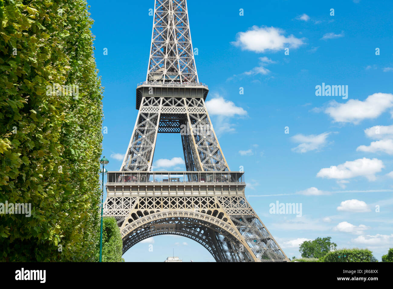 Eiffel tower, Tour Eiffel: symbol of paris, with its steel structure ...