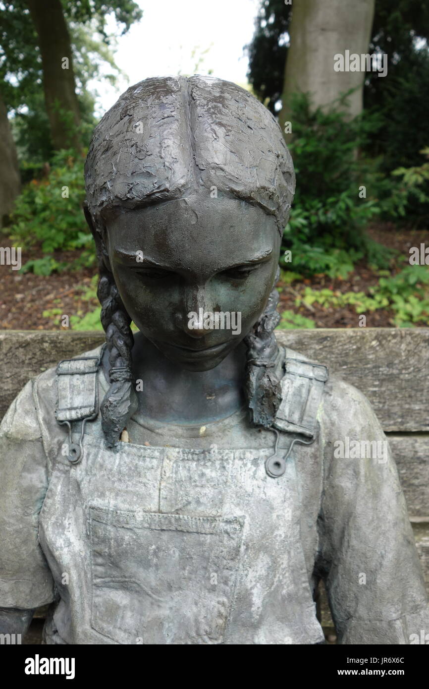 statue in garden Stock Photo - Alamy