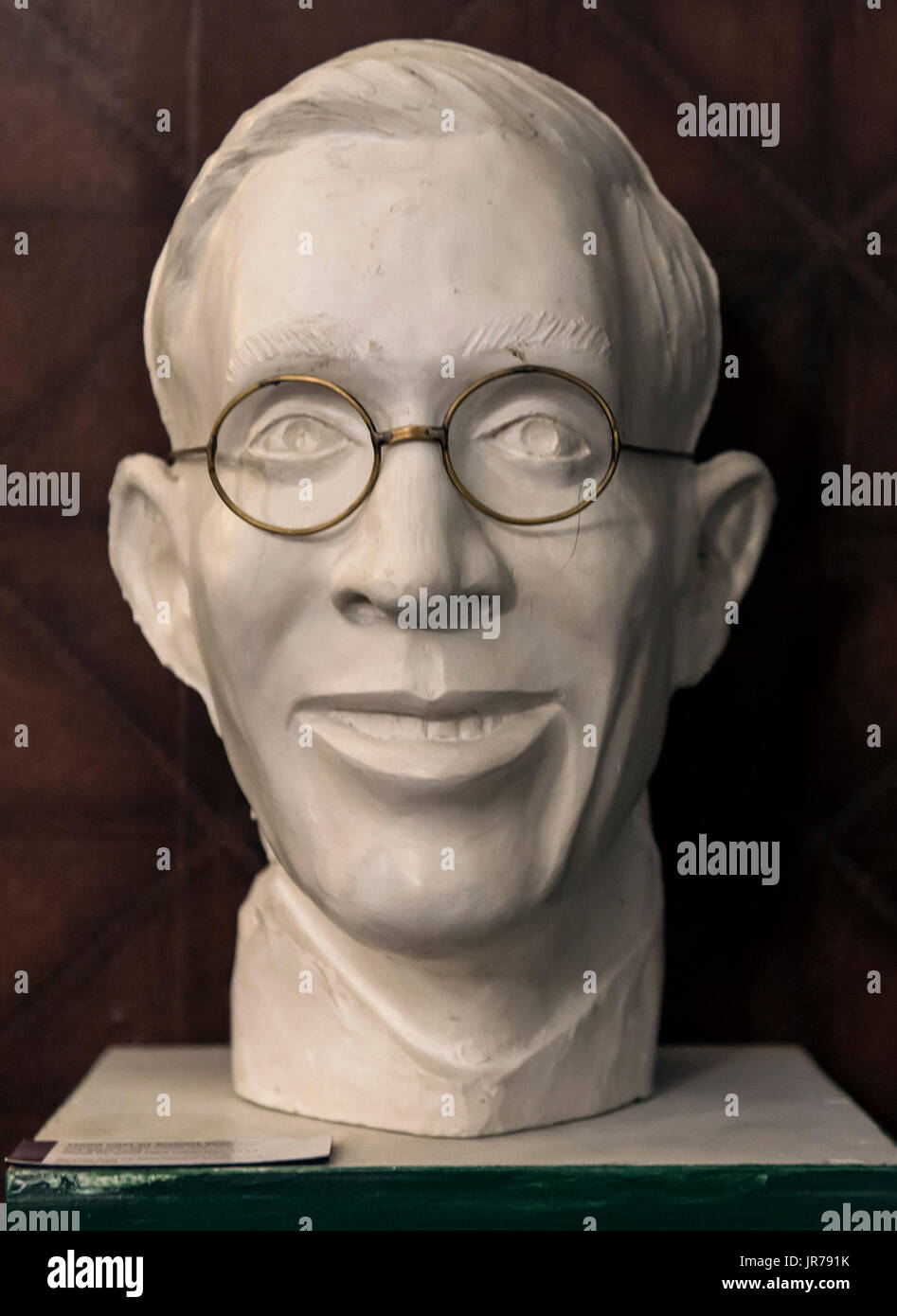 Alton, Illinois, USA. 03rd Aug, 2017. A plaster head cast by artist Ned Giberson of Robert