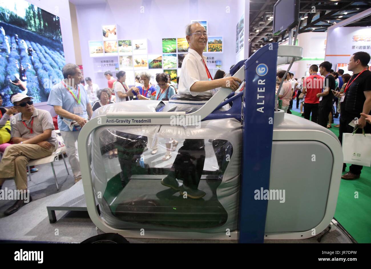【売れ筋】 4, Aug. BEIJING, -- 170804) 2017 uses elderly An -- (Xinhua) ダイニングテーブル