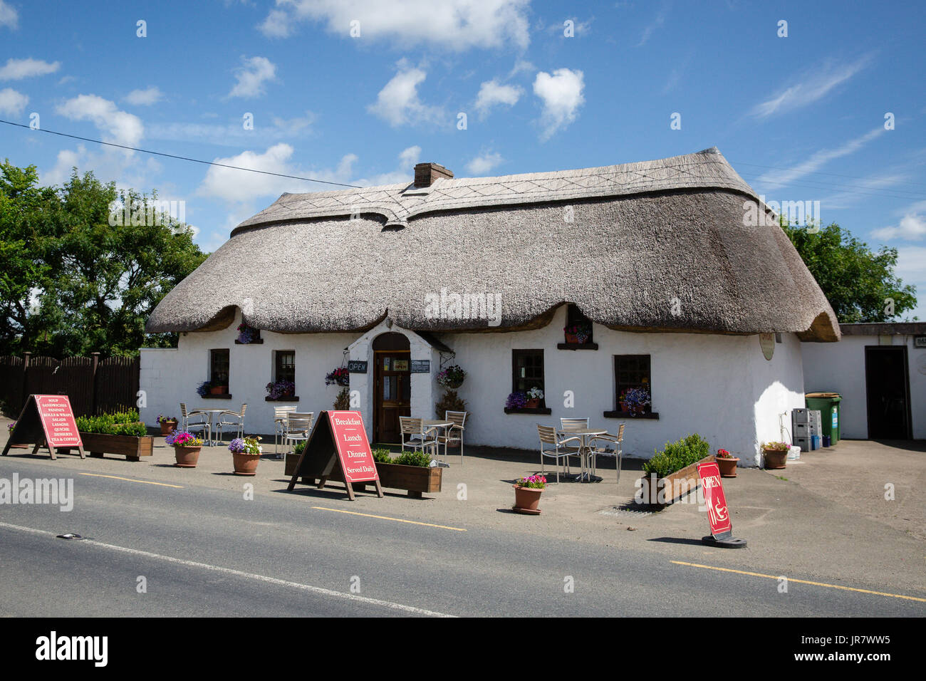 Beautiful Cottage home of Unyoke Country Kitchen - coffee shop bar and restaurant in Ballyhought Blackwater Enniscorthy County Wexford Ireland Stock Photo