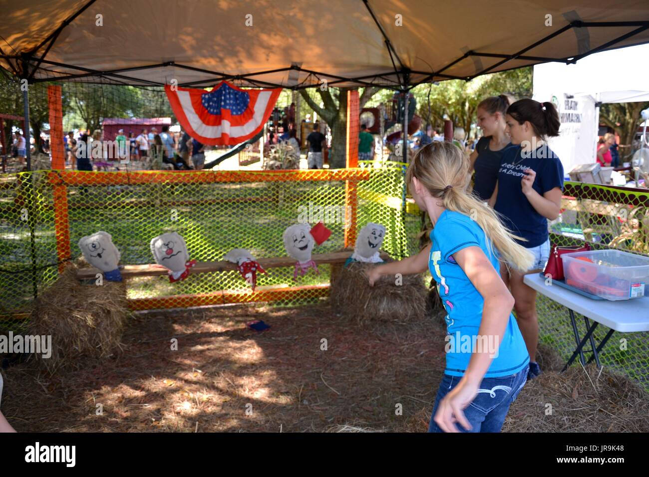 Children playing festival games hi-res stock photography and images - Alamy