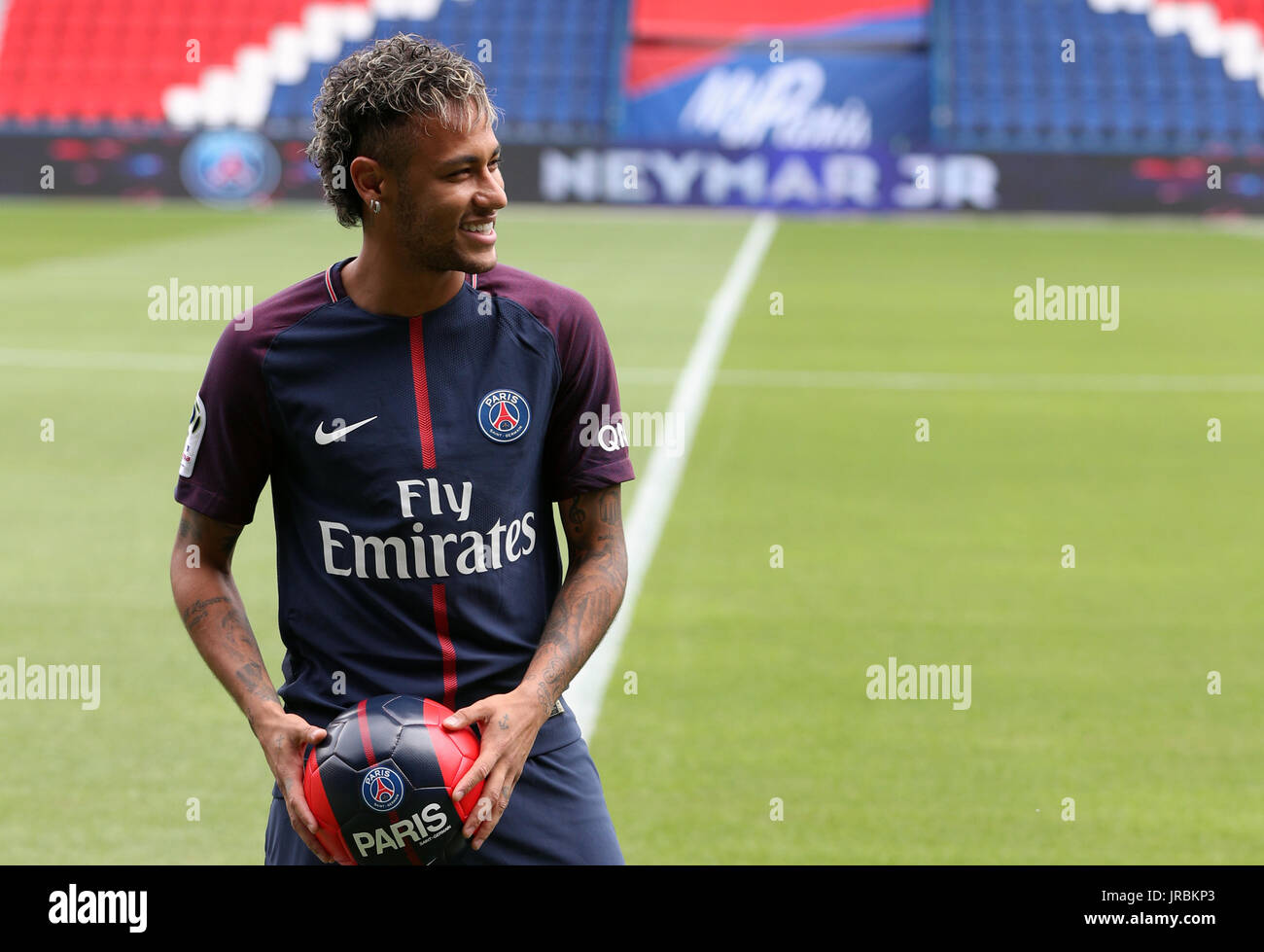 As Neymar Heads for Saudi Arabia, Paris Saint-Germain's Superteam Project  Collapses - WSJ