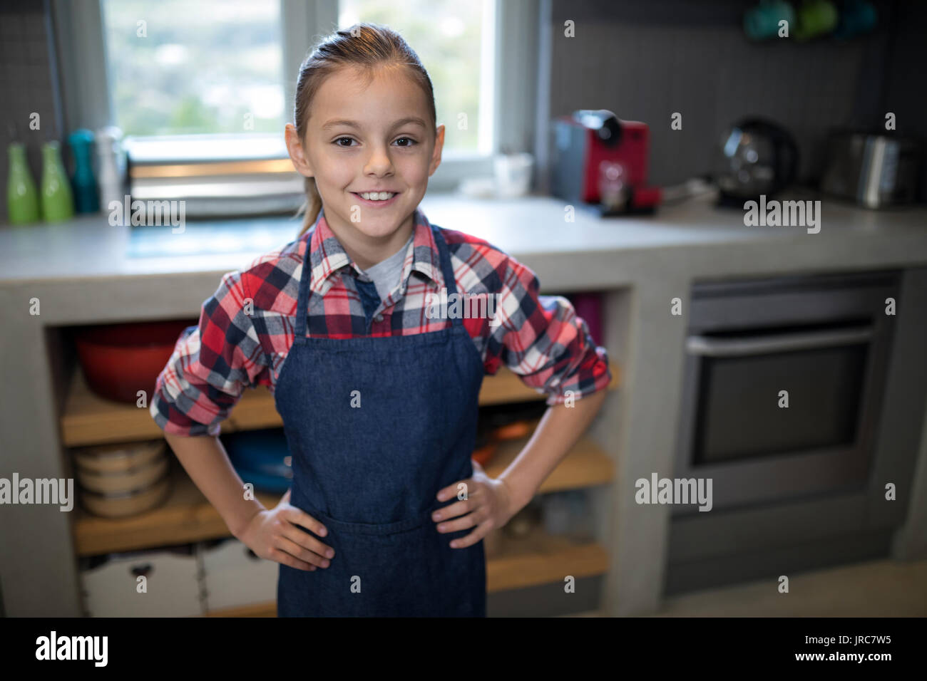 Child wearing apron in kitchen hi-res stock photography and images - Alamy