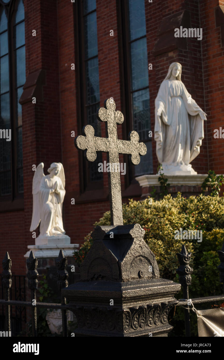 Queens cross church hires stock photography and images Alamy