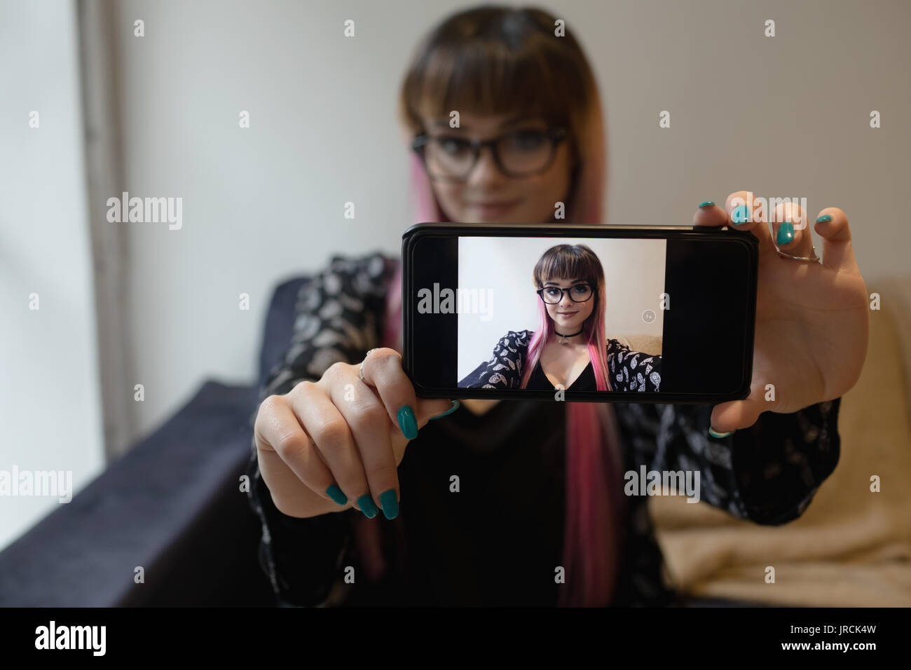 Woman taking selfie beautiful hi-res stock photography and images - Alamy
