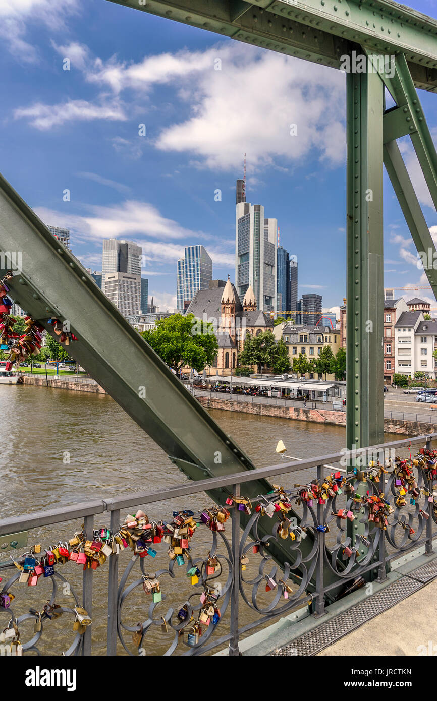 Eiserner Steg Love lock bridge in Frankfurt Stock Photo
