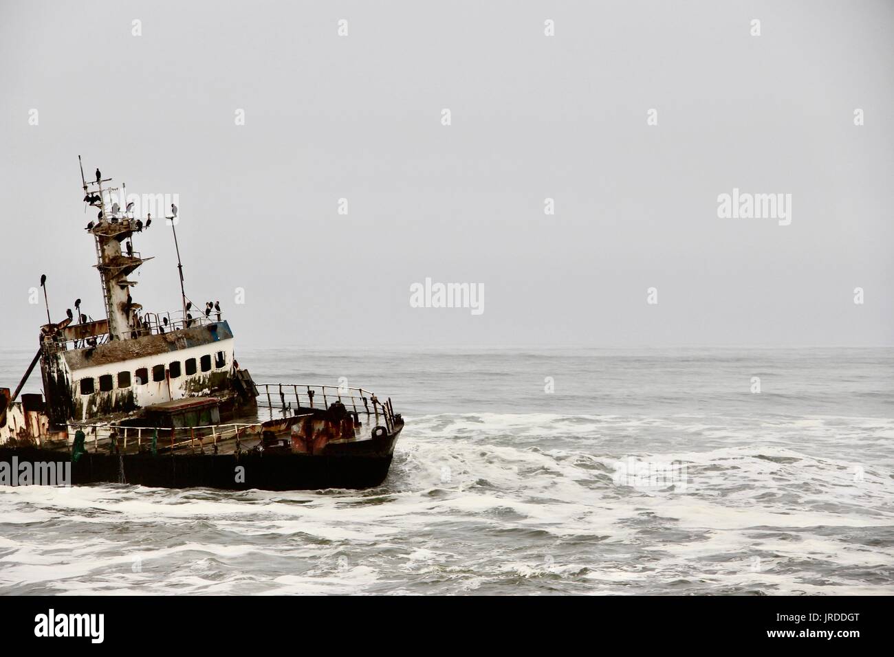Stranded ships hi-res stock photography and images - Alamy