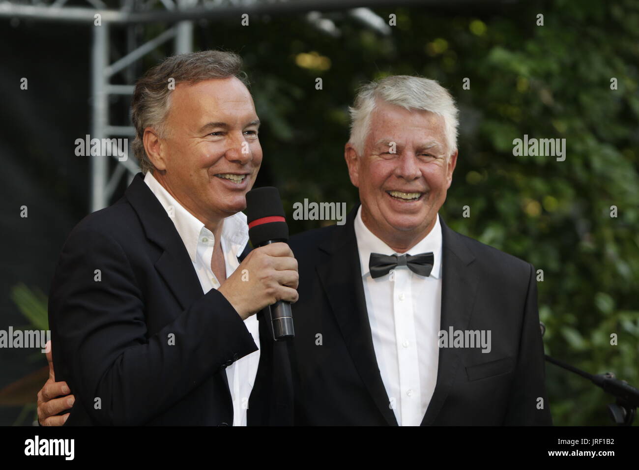 Worms, Germany. 4th August 2017. Nico Hofmann (left), the intendant of the Nibelung Festival, and Michael Kissel, the Lord Mayor of Worms, address the reception ahead of the premiere. Actors, politicians and other VIPs attended the opening night of the 2017 Nibelung Festival in Worms. The play in the 16. Season of the festival is called ÔGlow - Siegfried of ArabiaÕ from Albert Ostermaier. Credit: Michael Debets/Alamy Live News Stock Photo