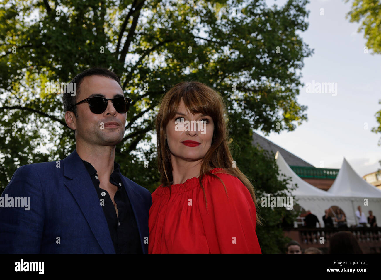 Worms, Germany. 4th August 2017. German actor Nikolai Kinski and his girlfriend the German actress and singer Ina Paule Klink pose for the cameras. Actors, politicians and other VIPs attended the opening night of the 2017 Nibelung Festival in Worms. The play in the 16. Season of the festival is called ‘Glow - Siegfried of Arabia’ from Albert Ostermaier. Credit: Michael Debets/Alamy Live News Stock Photo